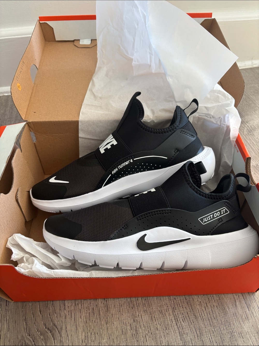 NWT and NIB Nike Flex Runner Sneakers